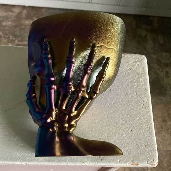 NWT Purple Iridescent Oil Slick Skull 💀 in Hands Snack or Candy Bowl Decoration - Picture 11 of 16